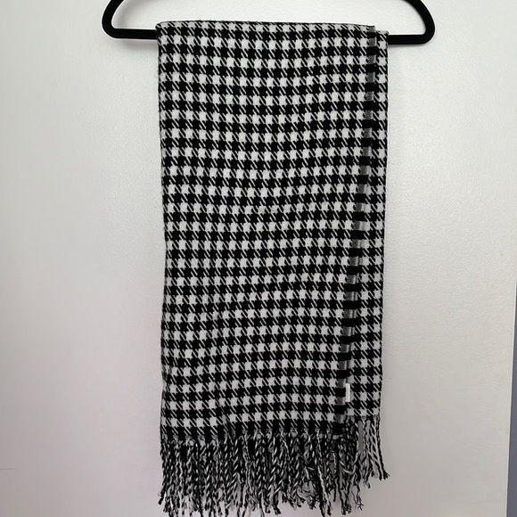 Oversized Houndstooth Wrap O/S - Picture 3 of 5